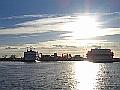 Fährhafen bei Sonnenuntergang